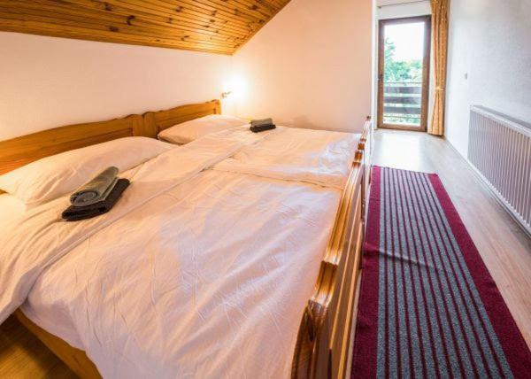 Guesthouse Mirko Hodak 塞里特雷尼科 外观 照片