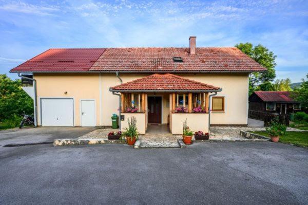 Guesthouse Mirko Hodak 塞里特雷尼科 外观 照片