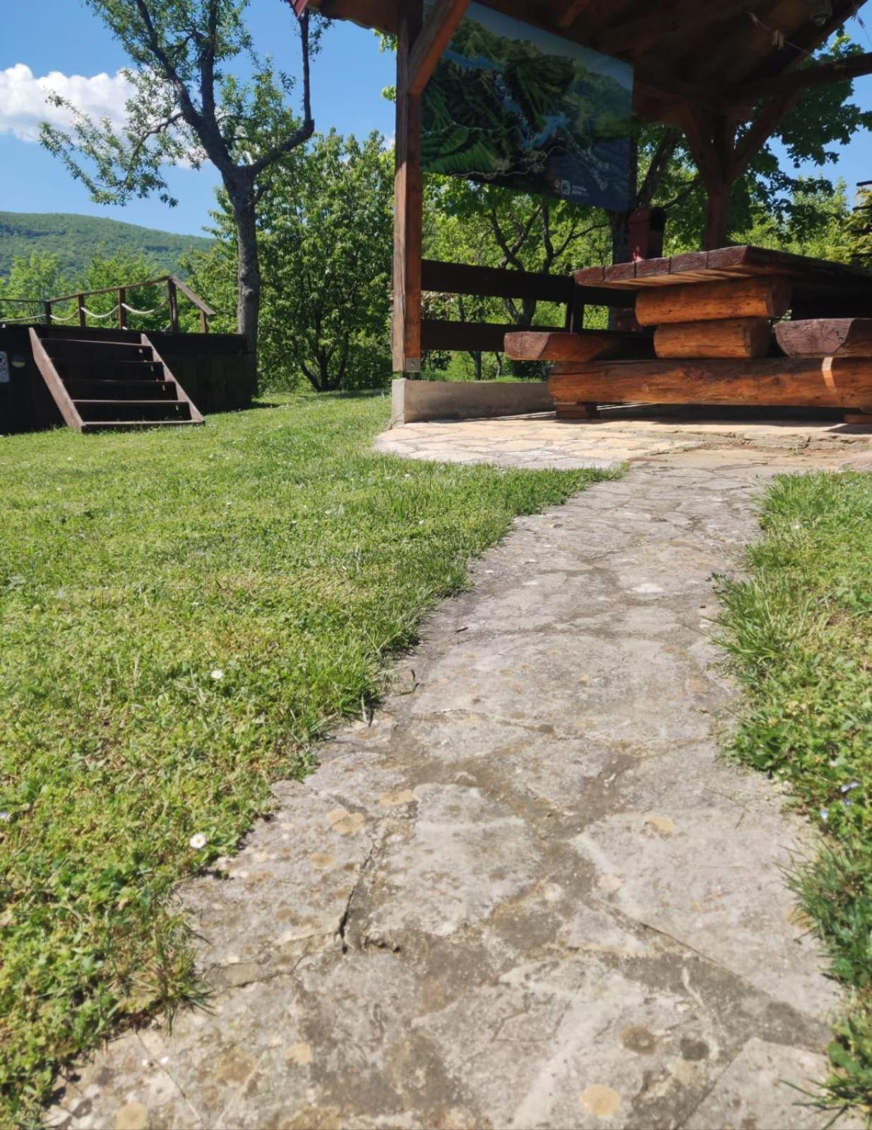 Guesthouse Mirko Hodak 塞里特雷尼科 外观 照片